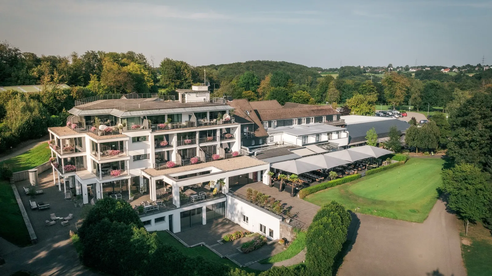 Von Natur und gleichzeitig einem guten Verkehrsnetz umgeben: Das Vesper Hotel in Sprockhövel.