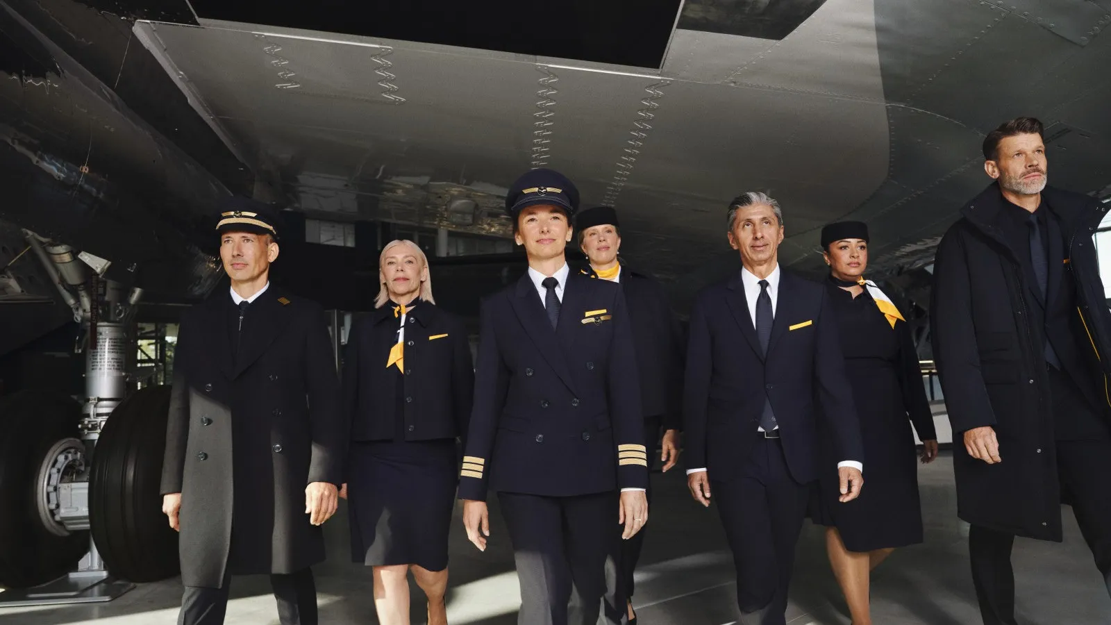 Die Lufthansa stellt ihr neuen Uniformen vor. Die Crew-Outfits wurden von Boss entworfen.