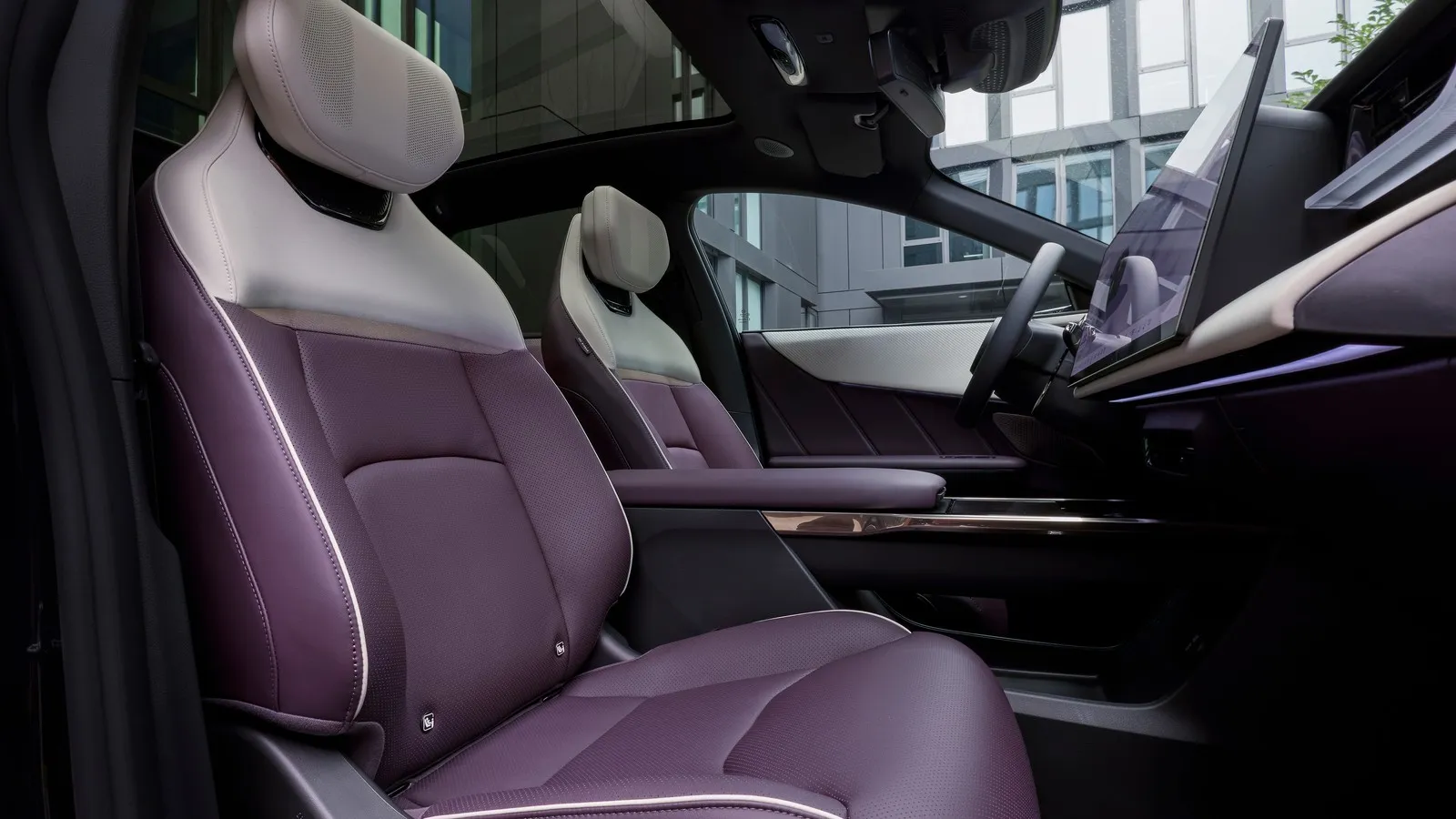 Die Sitze im Mazda CX 6e sind gut gepolstert.