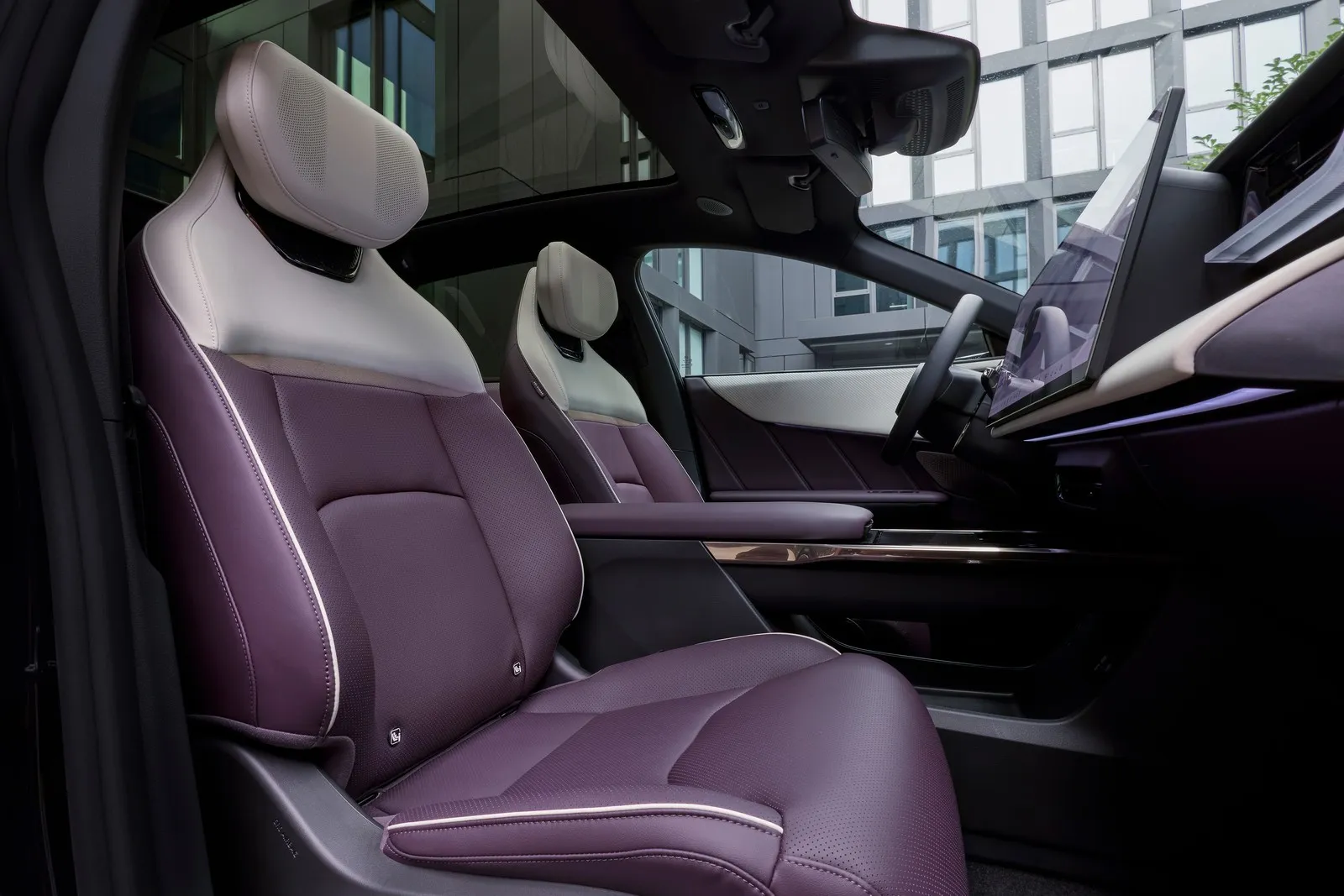 Die Sitze im Mazda CX 6e sind gut gepolstert.