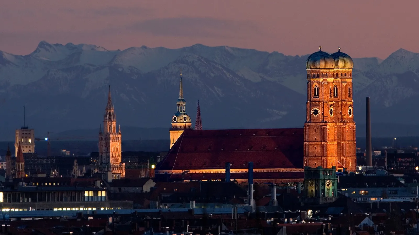 München bei Fön mit Blick in die bayerischen Alpen