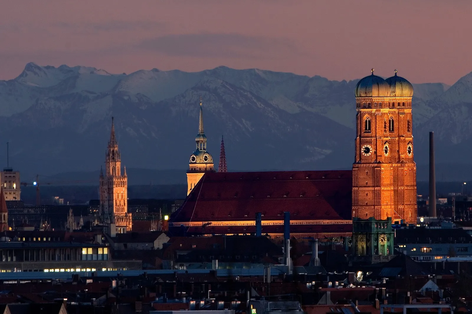 München bei Fön mit Blick in die bayerischen Alpen