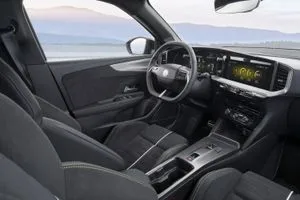 Blick in das Cockpit des Opel Mokka GSE