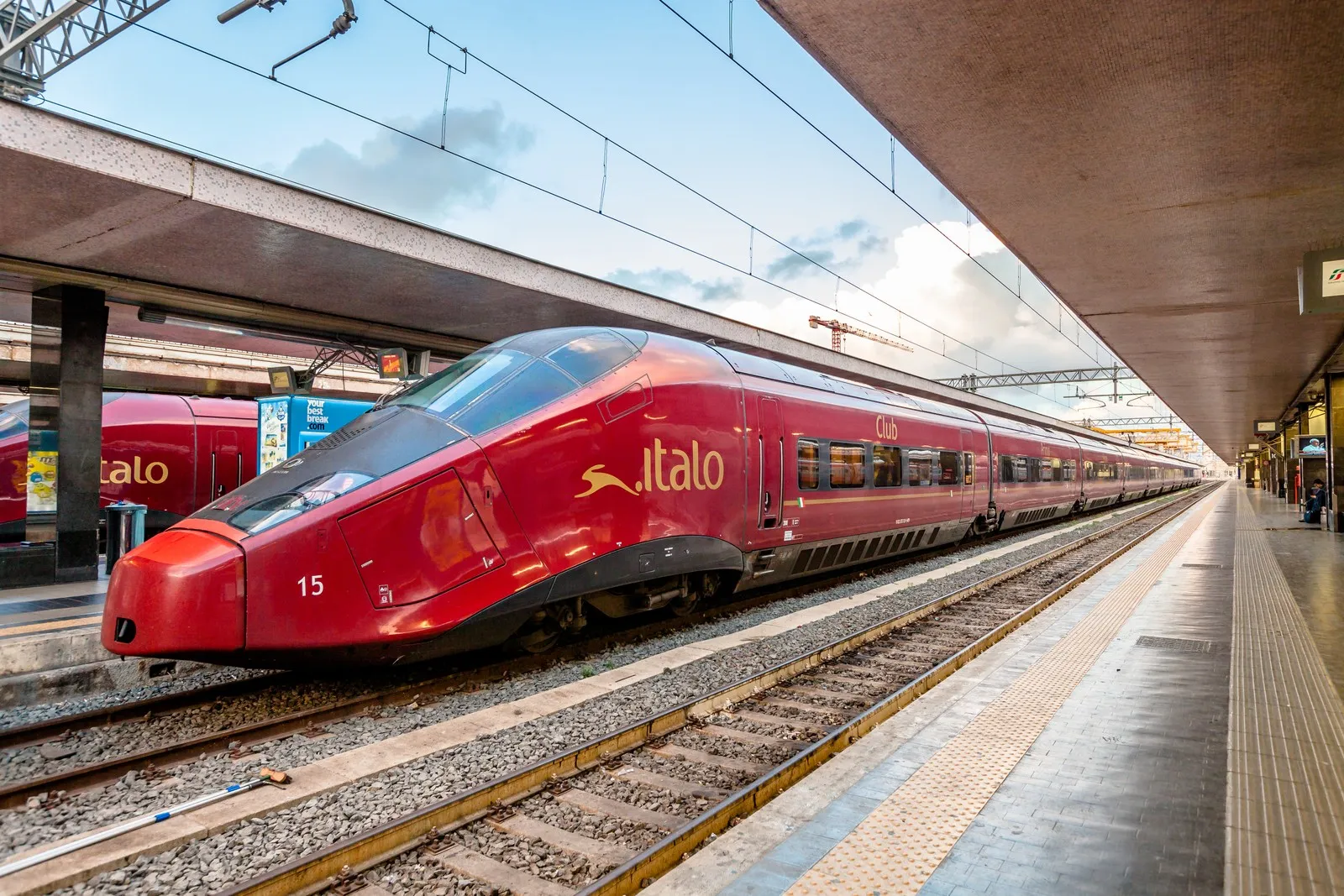 Hochgeschwindigkeitszug des Bahnunternehmens Italo im Bahnhof von Rom