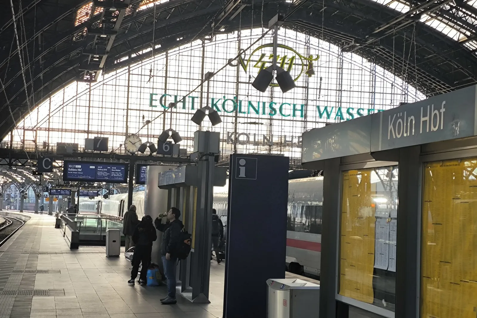 Der Kölner Hauptbahnhof besitzt schon ein Alkoholverbot.
