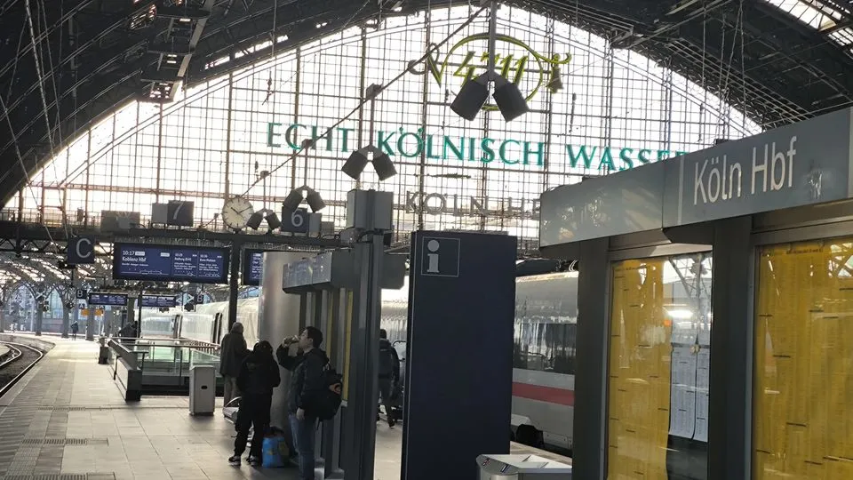 Der Kölner Hauptbahnhof besitzt schon ein Alkoholverbot.