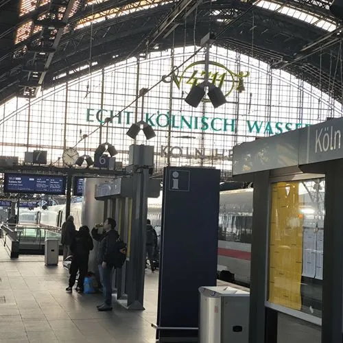Der Kölner Hauptbahnhof besitzt schon ein Alkoholverbot.
