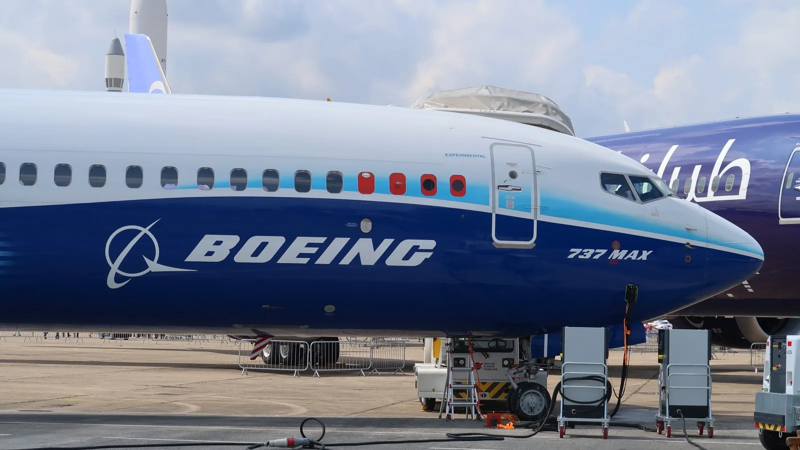 Boeing 737 MAX am Boden, abgestellt auf dem Vorfeld des Flughafens Le Bourget.