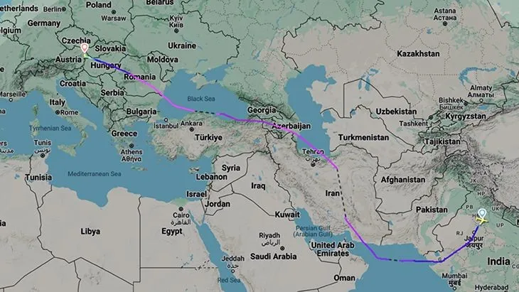 Air Indias Ultralangstrekenflüge nach Nordamerika machen Zwischenlandungen in Wien oder Kopenhagen unumgänglich, zumal der pakistanische Luftraum für alle indischen Fluggesellschaften gesperrt worden ist. Screenshot: Flightradar24