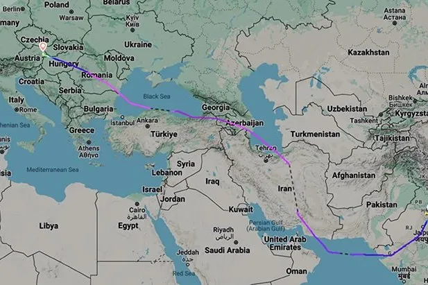 Air Indias Ultralangstrekenflüge nach Nordamerika machen Zwischenlandungen in Wien oder Kopenhagen unumgänglich, zumal der pakistanische Luftraum für alle indischen Fluggesellschaften gesperrt worden ist. Screenshot: Flightradar24