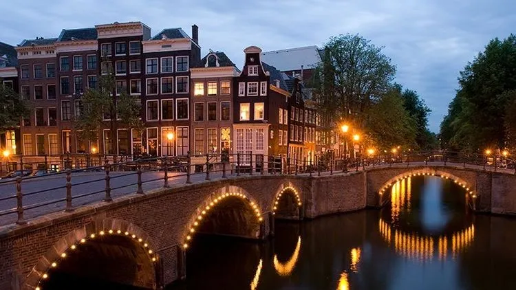 Amsterdam ist die von Geschäftsreisenden in Europa meist besuchte europäische Metropole Foto: Massimo Catarinella Wikimedia