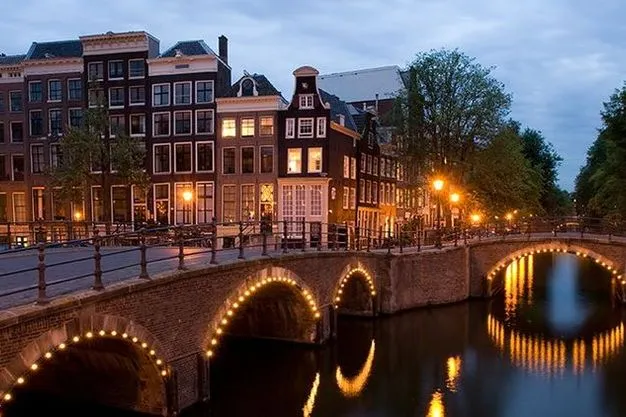 Amsterdam ist die von Geschäftsreisenden in Europa meist besuchte europäische Metropole Foto: Massimo Catarinella Wikimedia