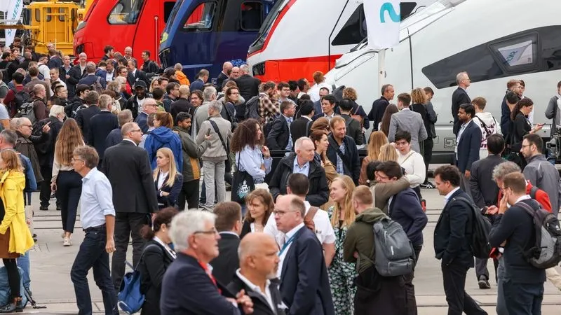 InnoTrans 2024 in Berlin: Diese und weitere Fachmessen sind auch 2026 zentrale Branchentreffpunkte für Mobility-Manager. Unsere Übersicht hilft bei Orientierung und Planung.
