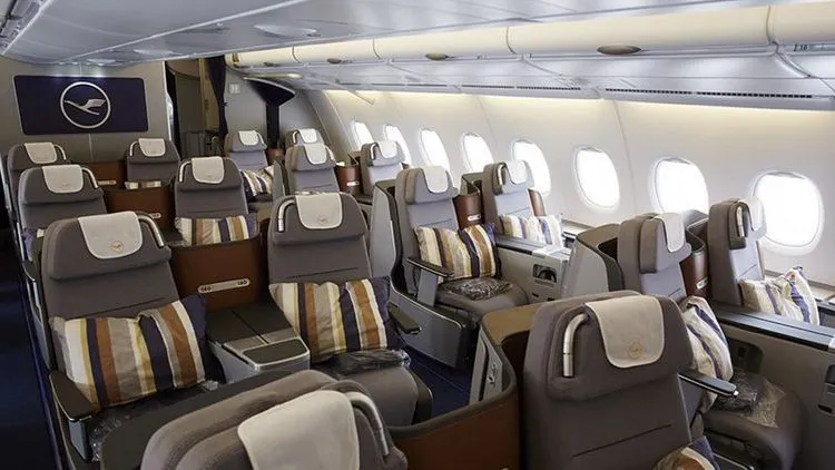 Lufthansa hat ein dickes Problem mit ihrer Allegris Kabine bzw. der Konfiguration in den 19 B 747-8 Jumbos. 