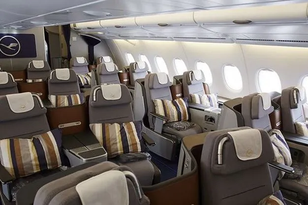 Lufthansa hat ein dickes Problem mit ihrer Allegris Kabine bzw. der Konfiguration in den 19 B 747-8 Jumbos. 