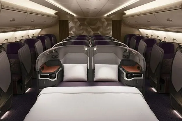 Doppelsitze in einem Airbus-Flugzeug mit mehr Komfort als andere.