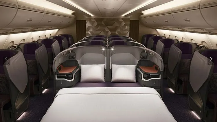 Doppelsitze in einem Airbus-Flugzeug mit mehr Komfort als andere.
