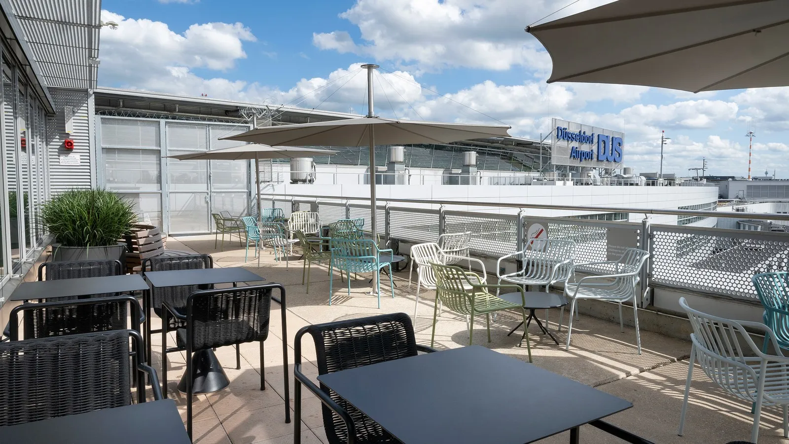 Die Terasse der Lounge am Düsseldorfer Airport.