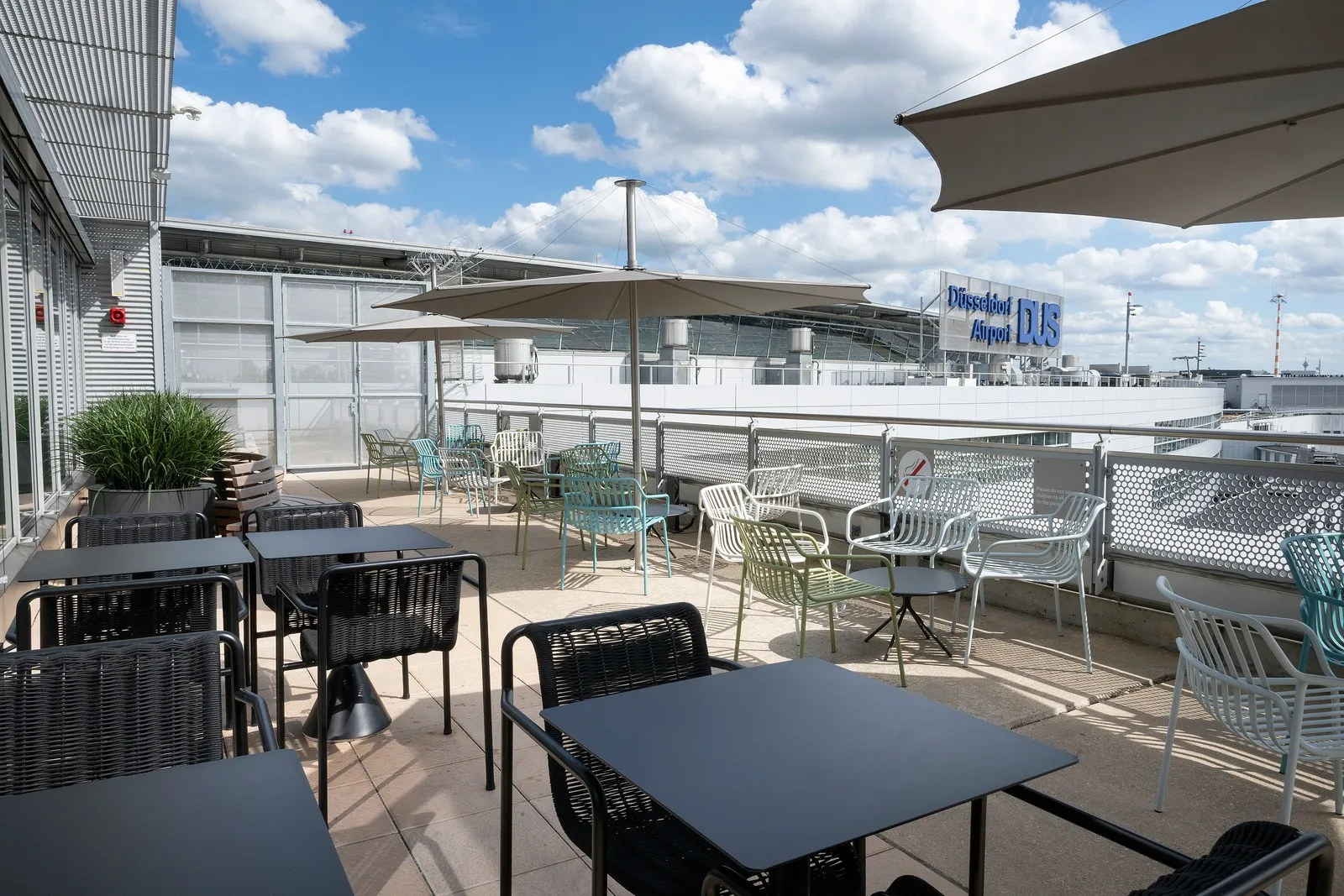 Die Terasse der Lounge am Düsseldorfer Airport.