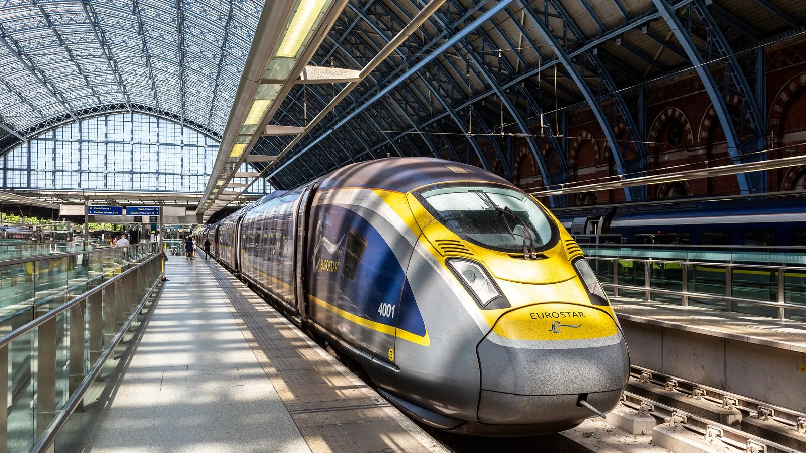 Eurostar Schnellzug am Londoner Bahnhof.