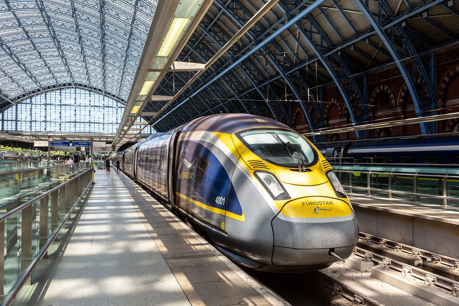 Eurostar Schnellzug am Londoner Bahnhof.
