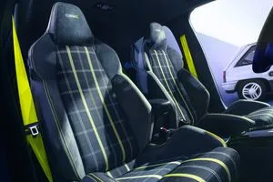 Die Sport-Sitze im Opel Corsa GSE sind schick bezogen, gut gepolstert und geben besten Halt.