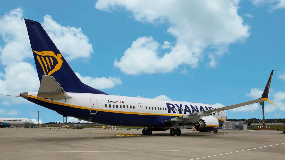 Ein Flugzeug der Ryanair Fluggesellschaft.